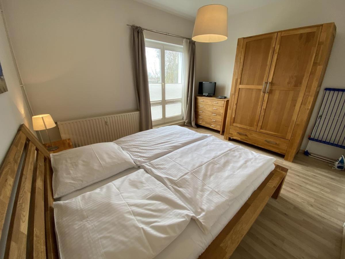 Bootshaus/ Holzdeck Lägenhet Rostock Exteriör bild